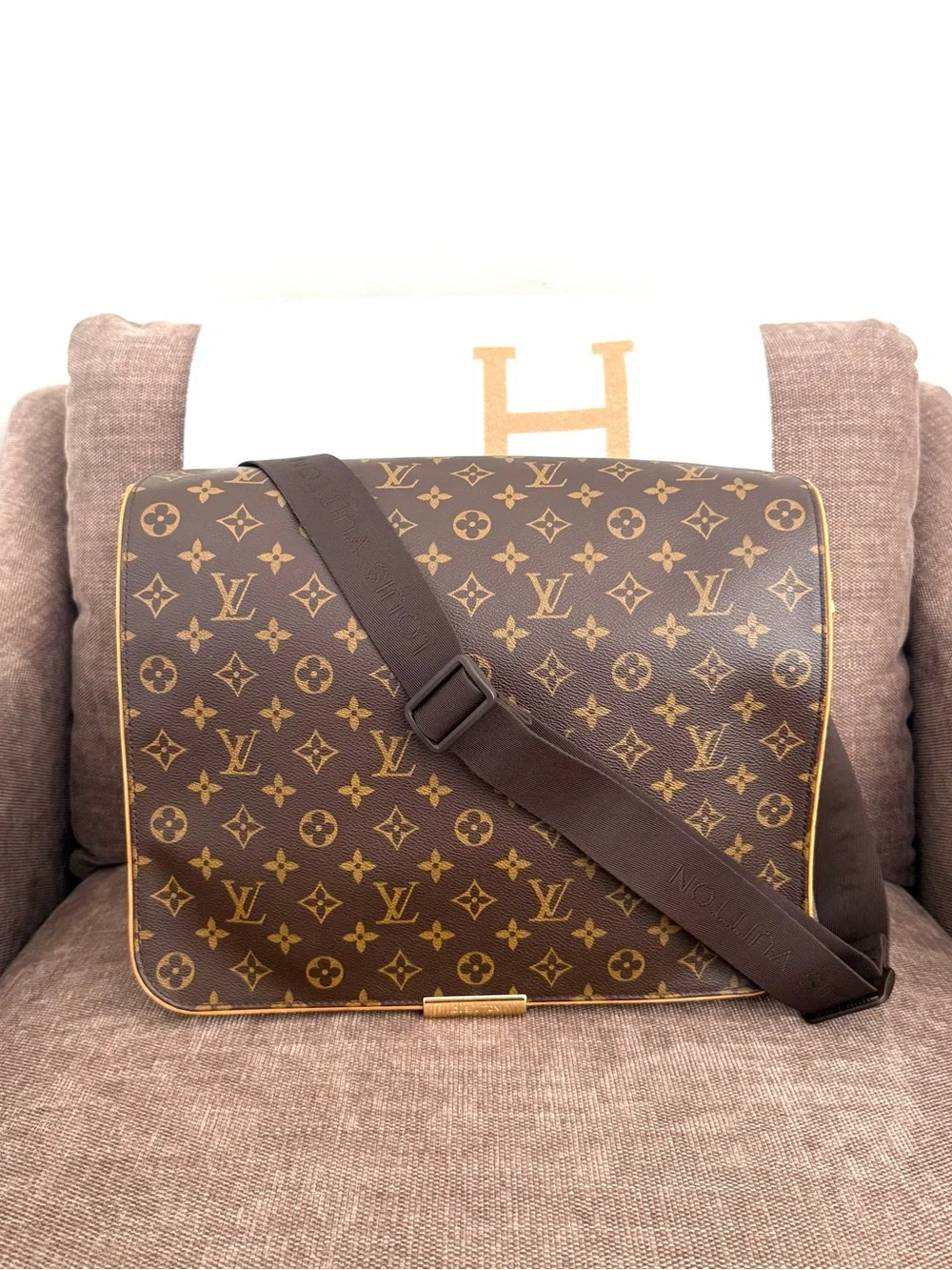 Authentic Louis Vuitton Abbesses Messenger Bag brown monogram canvas M45257 LV